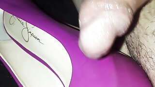 Cum on pink heel