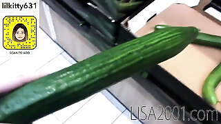 streching my pussy with a cucumber