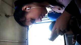 me toco delante de linda chica en el bus