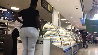 Candid milf at publix with a phatty 2