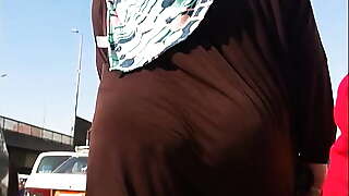 hijab mom shgaking her ass