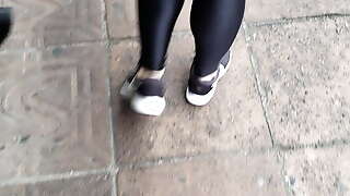 Delicia na leg preta brilhosa