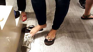 Her long feets, long natural toe nails in flipflops