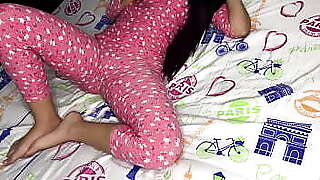 El Co&ntilde_o de mi Hijastra en Pijama que Deliciosa la Chucha de esta chica de 18 A&ntilde_os