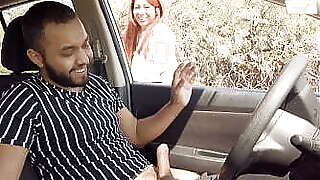 Ense&ntilde_ando el pene a chica en la calle, NO CREER&Aacute_S SU REACCI&Oacute_N!!