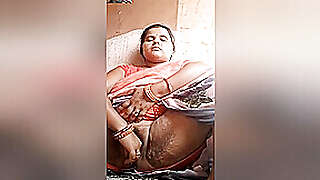 Today Exclusive -village Bhabhi Shows Her Boobs