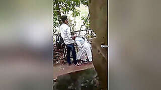 Today Exclusive- Desi Clg Lover Outdoor Romance And Sex Capture By