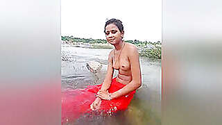 Dehati Lovers Enjoying Outdoor Bathing On Selfie Cam