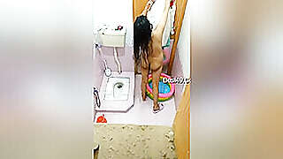 Today Exclusive- Hot Look Desi Girl Bathing Capture By