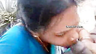 Today Exclusive- Desi Village Bhabhi Blowjob And Outdoor Fuck