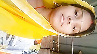 Horny Bihari Bhabhi Exposing Her Private Body Parts