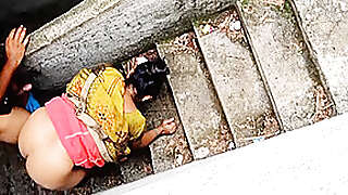 Desi Bhabhi Ko Sidhi Me Choda Hot Indian Bhabhi Fucking In Top Of House