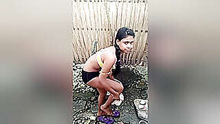 Today Exclusive- Desi Village Girl Outdoor Bathing