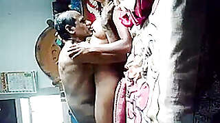 Today Exclusive-sasur Ne Apni Bahu Ko Chod Dala
