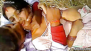 Exclusive- Hot Look Desi Randi Bhabhi Out Door Sex With 2 Customer