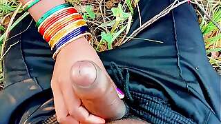 सरपत काटने गई राधिका भौजी और देवर ने वही पेल दिया