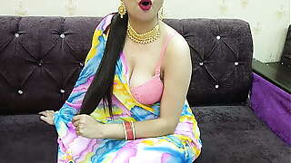 Desi Indian Saara bhabhi ne devar ko Diya first experience saree khol ke uska khada lund dalwaya aapni gaand diye pure maze