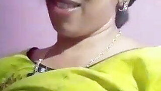 Aunty show her boobs