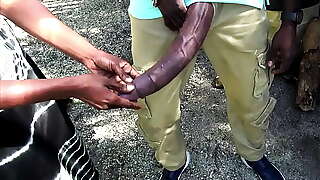 &iexcl_Gran BBC! Gran Polla Negra Parpadea En Una Parada De Autob&uacute_s P&uacute_blico