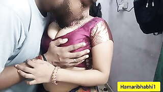 Hot Indian Desi Bhabhi Ki Saree Utha ke Chudai. Indian Desi Bhabhi Saree Sex Video.