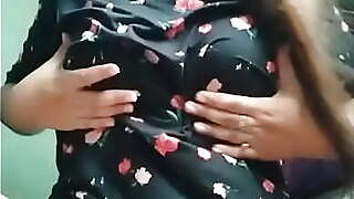 Asian Sexy Toye gets naked and spread her legs fingering in a close hot shot