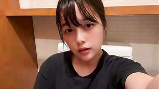 【おまんこの中沢山見せます】ト◯レの中で喘ぐのを我慢してオナニーでイク。沢山ももかのおまんこ見て。。