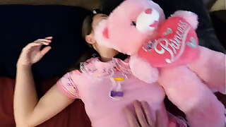 Tiny stepdaughter takes stepfather'_s creampie in her tight pussy