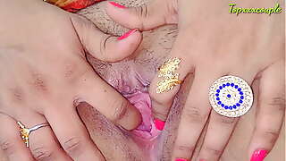 Cute XXX bhabhi close-up hot pussy show.