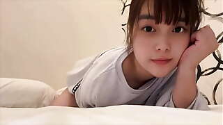 #白乳#可愛い女子◯生の性生活#1人えっち#寝巻き。3日ぶりにオナニーしたら気持ちよすぎました&hellip_。おちんちん挿れたいな。