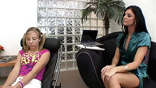 MATURE COUGAR TEACHES LESBIAN SEXXXXX