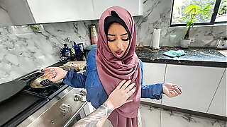 Hot Hijab Wife Wants to Save Her Marriage by Learning how To Give Blowjobs and Talk Dirty - Hijablust