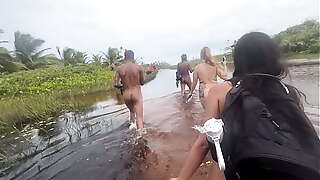 Fui fazer uma Putaria com minhas amigas no p&acirc_ntano da Bahia