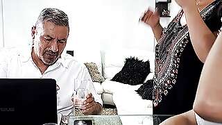 I fill my stepmother's face with cum, this bitch loves that I eat her pussy