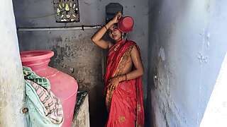 Newly married bhabhi ko Bathroom Fucked Indian bhabhi devar Dasi sex
